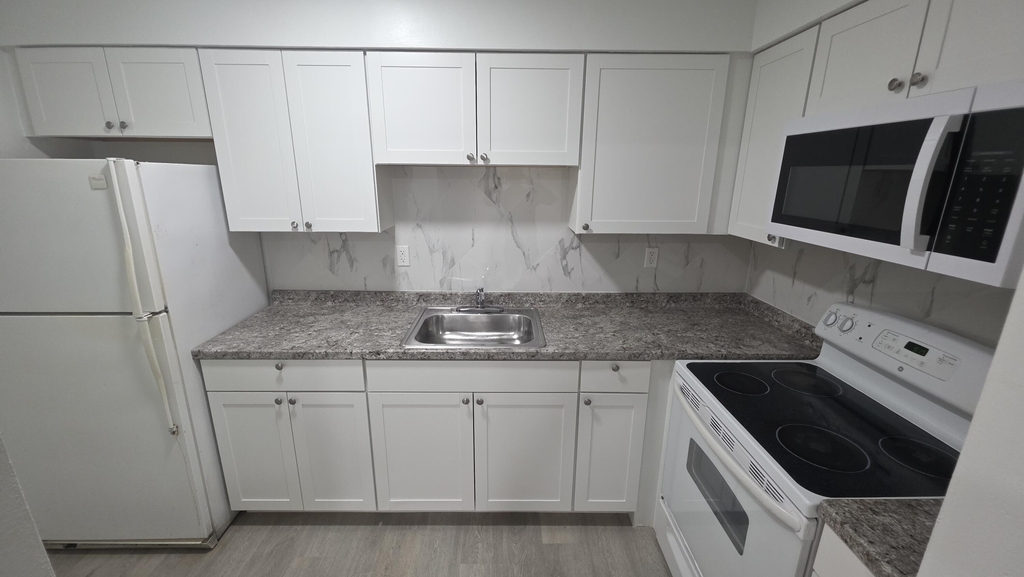 7612 Pembroke Road - Photo 3