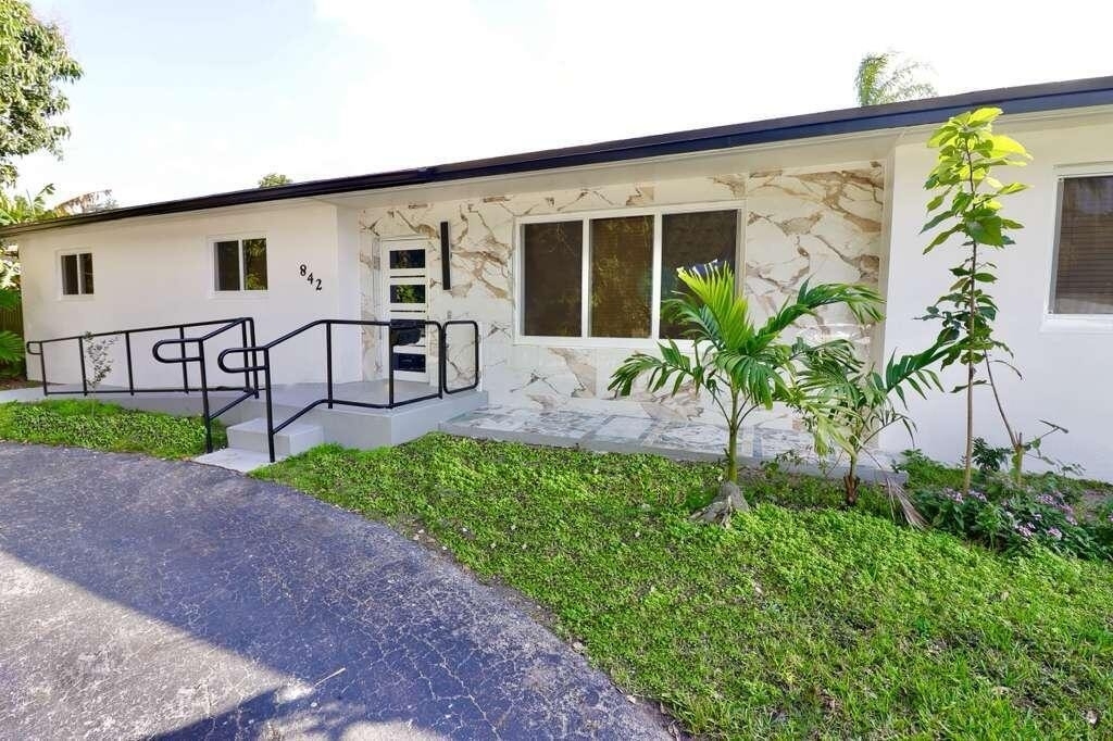 842 Ne 154th Street - Photo 1