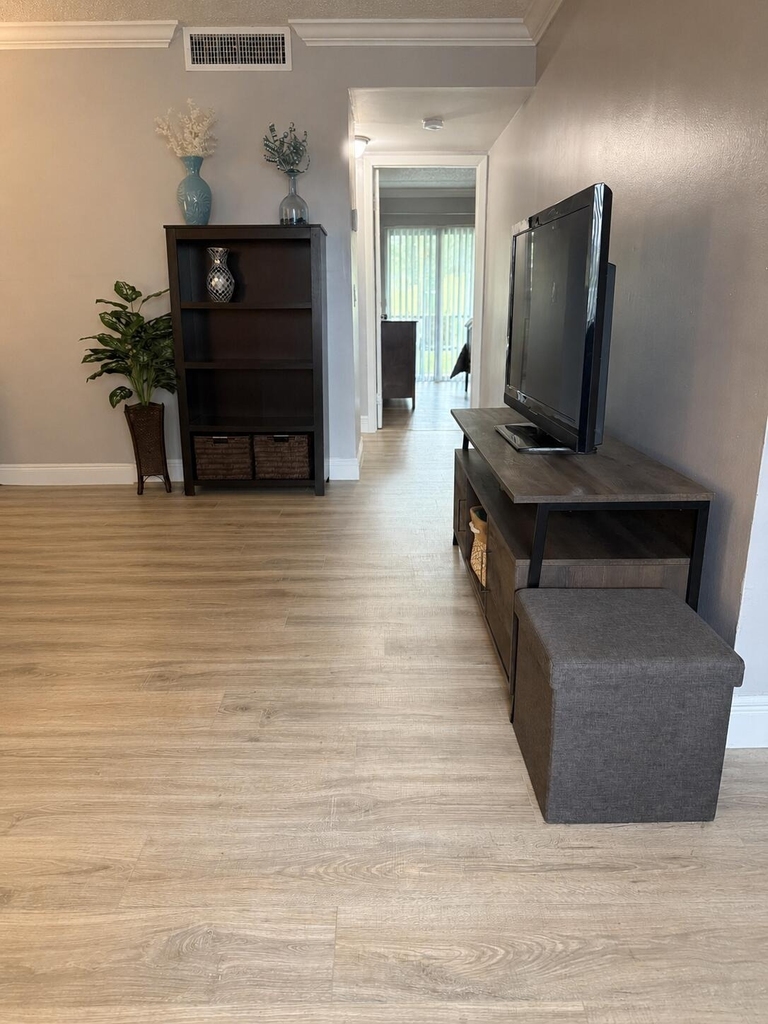 405 Meadows Circle - Photo 4