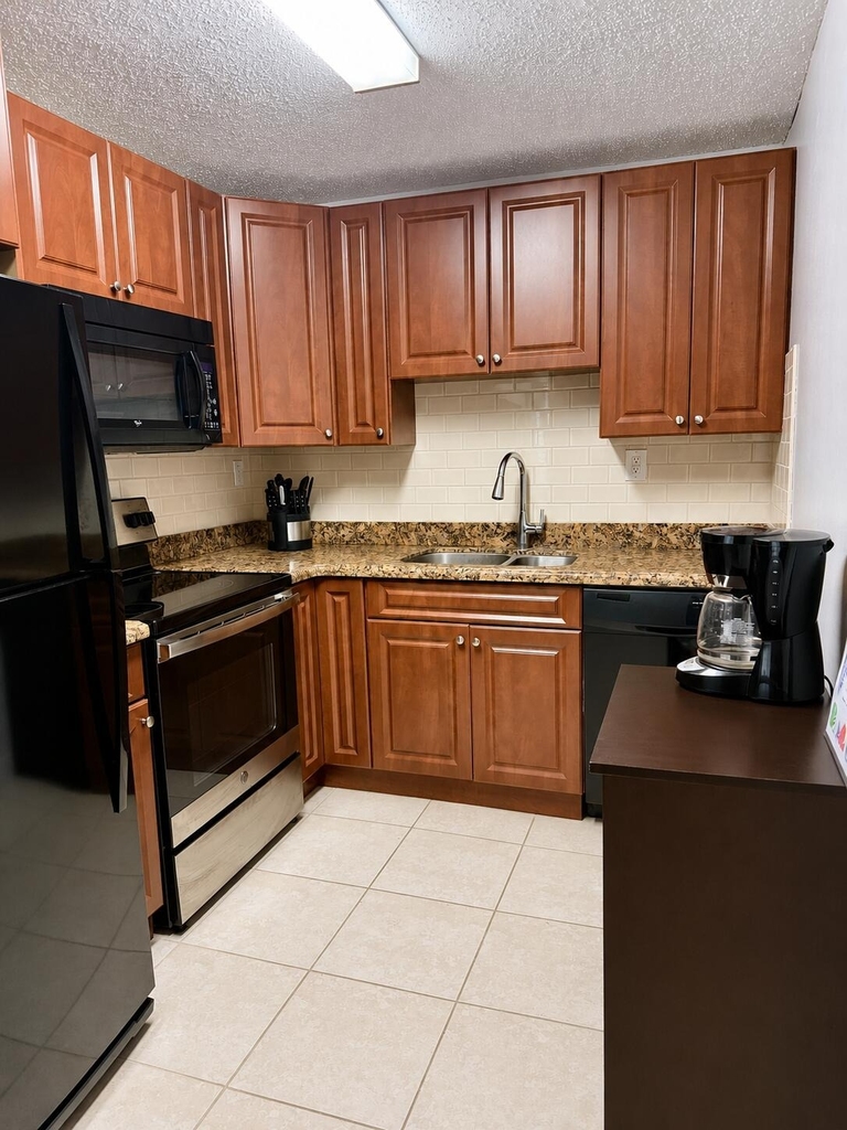 405 Meadows Circle - Photo 0