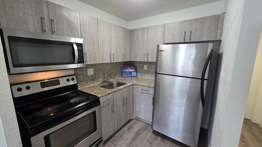 2843 Fillmore Street - Photo 11