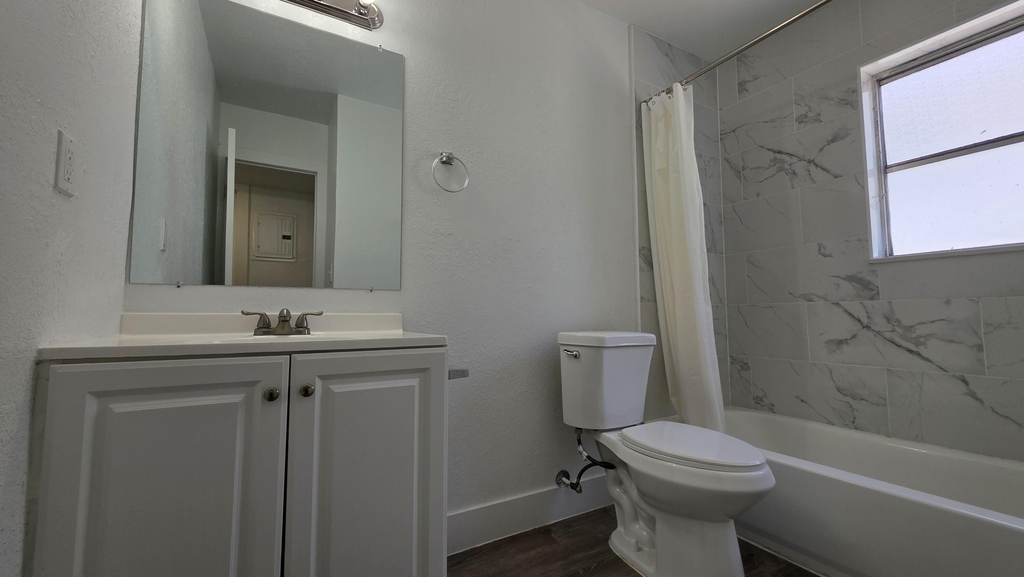 2843 Fillmore Street - Photo 2