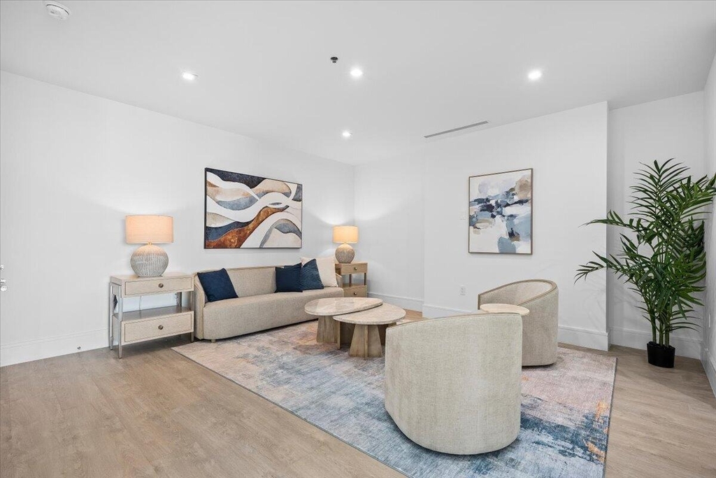 220 Lake Shore Drive - Photo 3