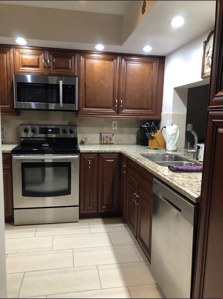 612 N University Drive - Photo 2