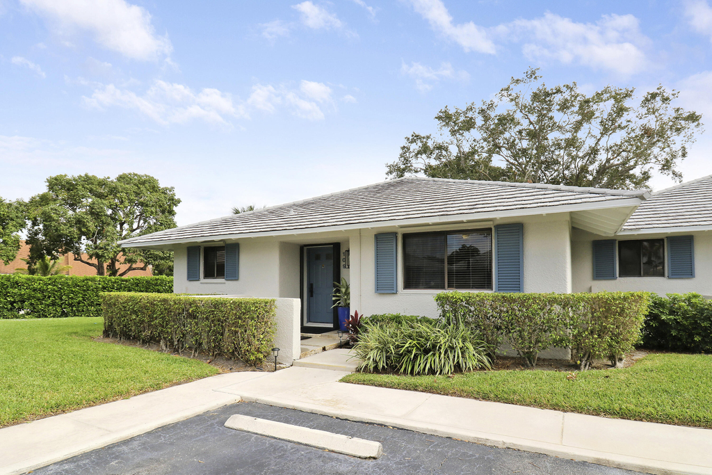109 Club Drive - Photo 1