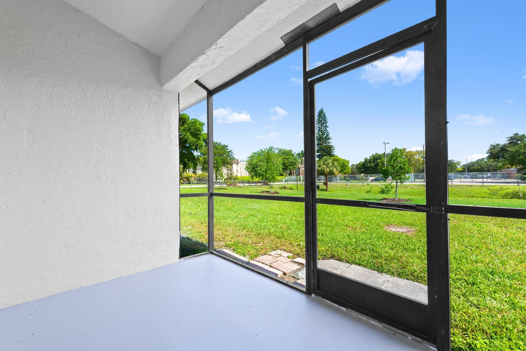 8580 Nw 32nd Street - Photo 18