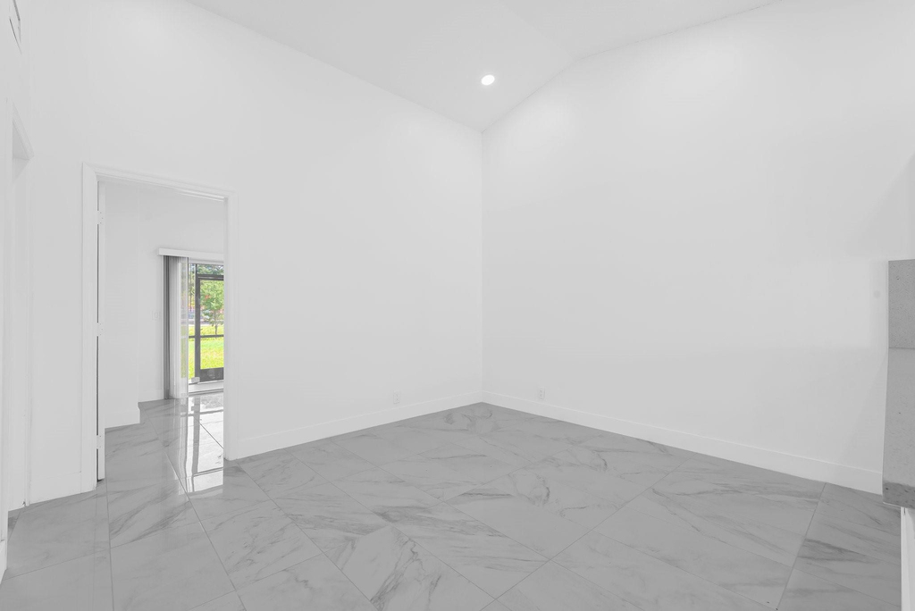 8580 Nw 32nd Street - Photo 9