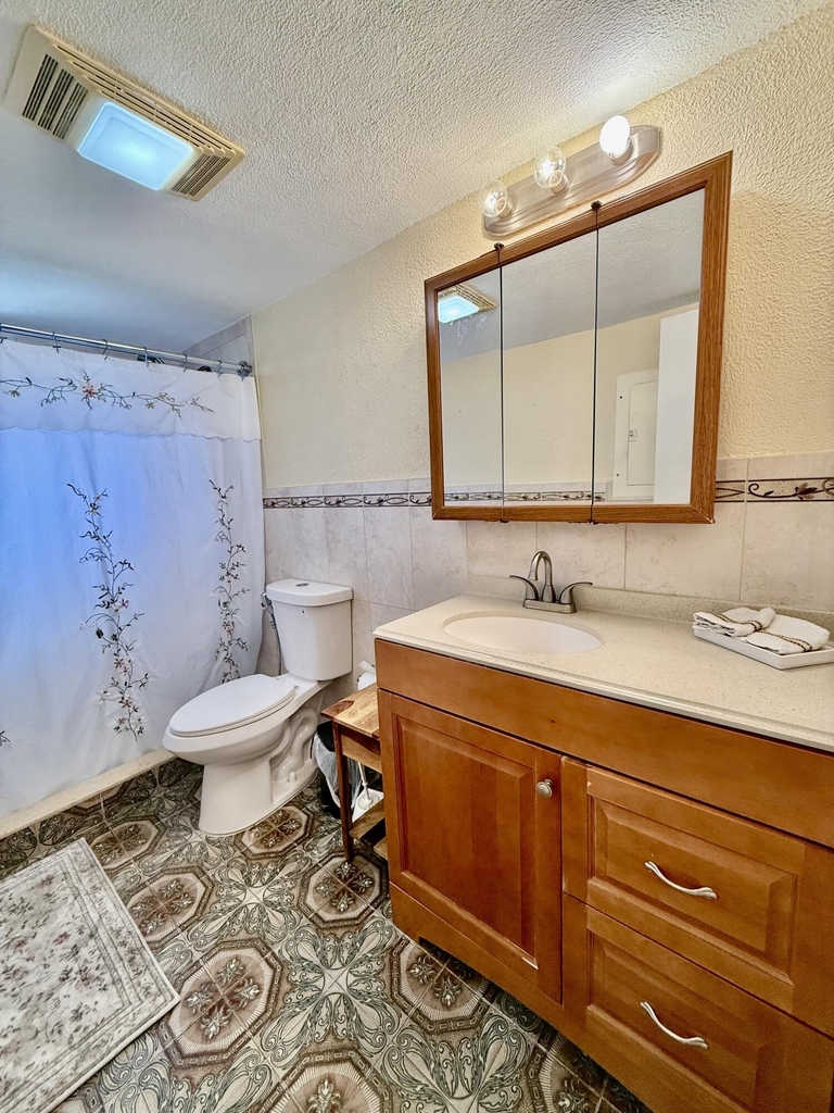 810 E 28th Street - Photo 7