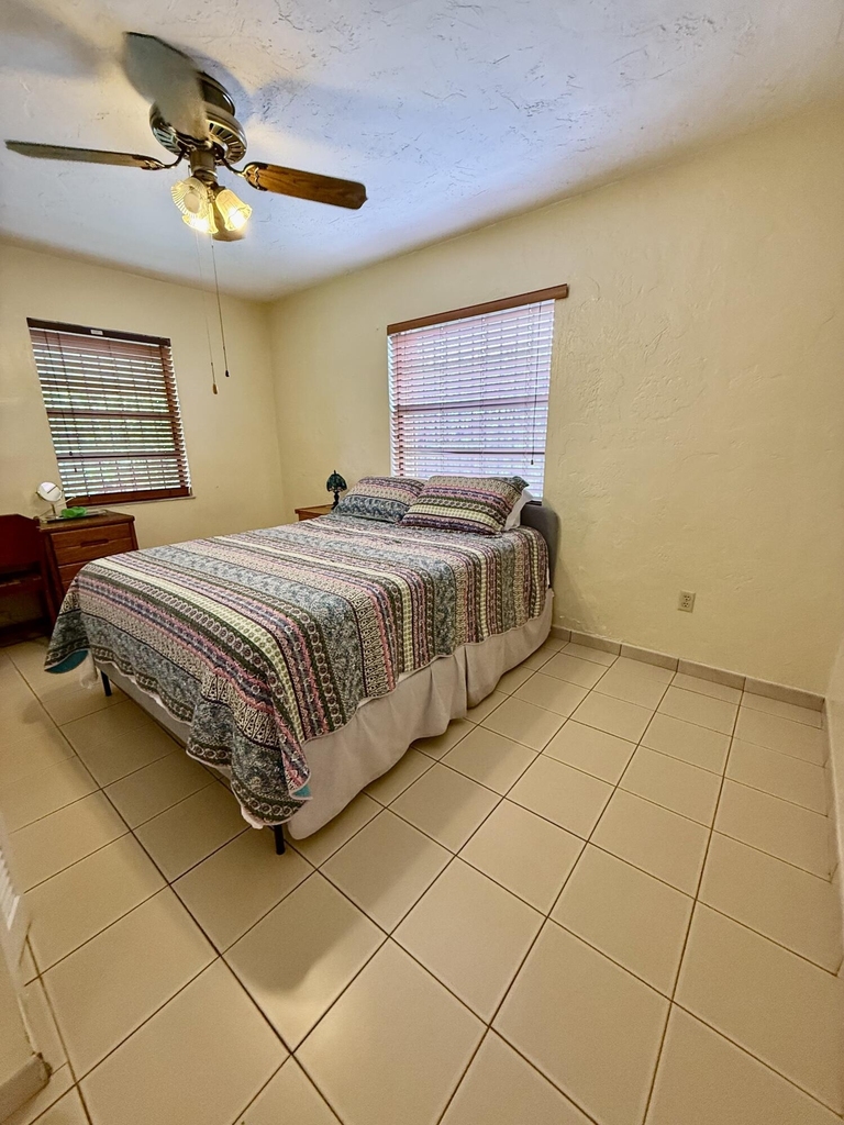 810 E 28th Street - Photo 9