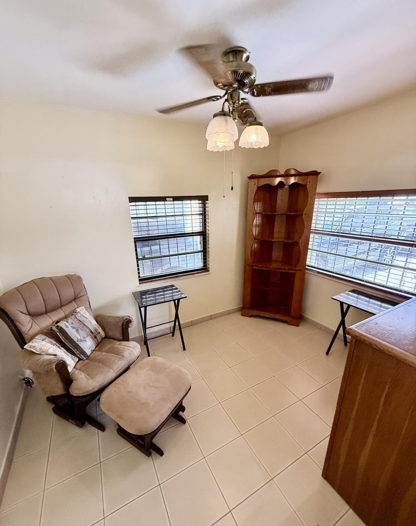 810 E 28th Street - Photo 3