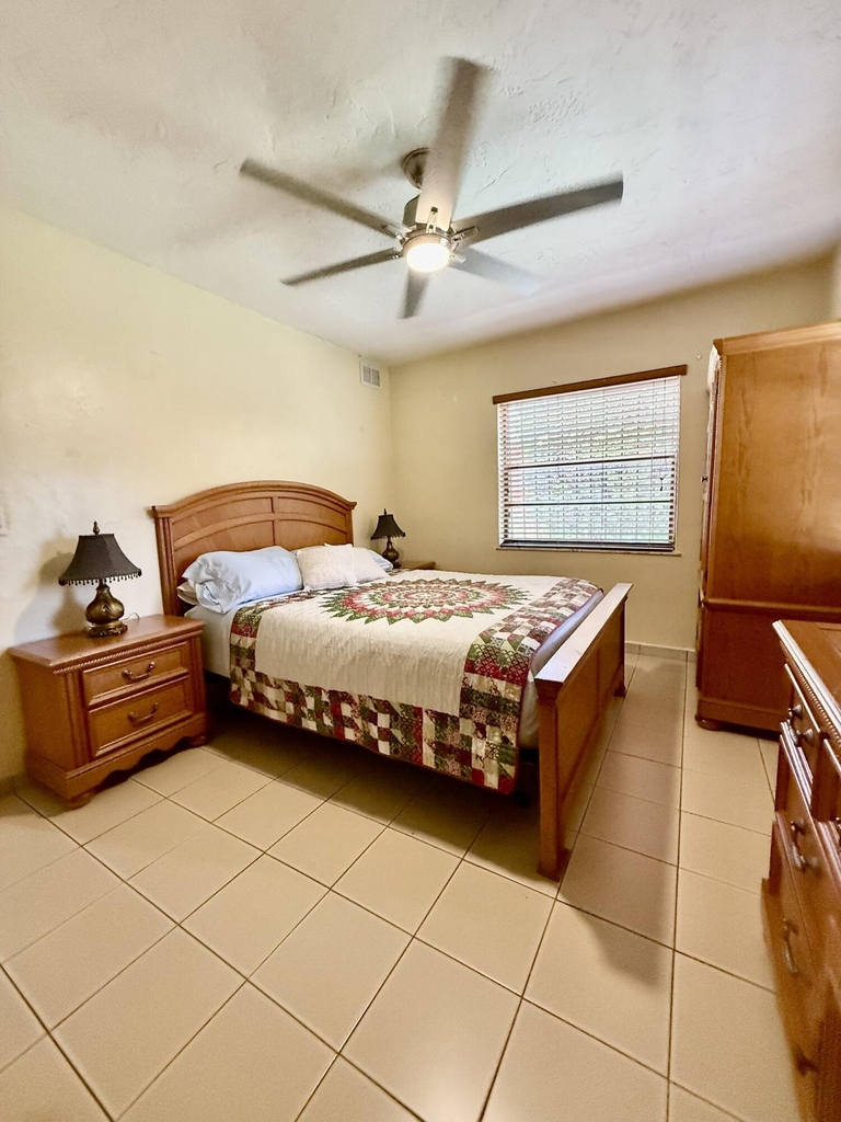 810 E 28th Street - Photo 8