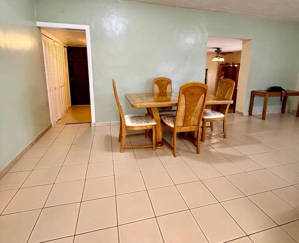 810 E 28th Street - Photo 2