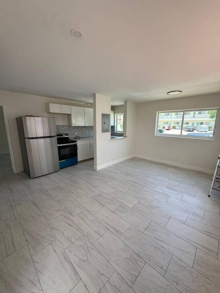 999 S Riverside Drive - Photo 4