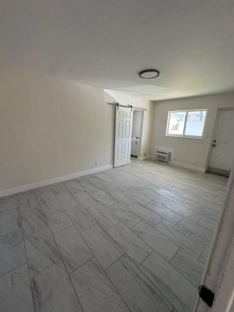 999 S Riverside Drive - Photo 2