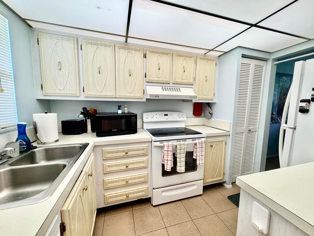1100 Ponce De Leon Circle - Photo 5