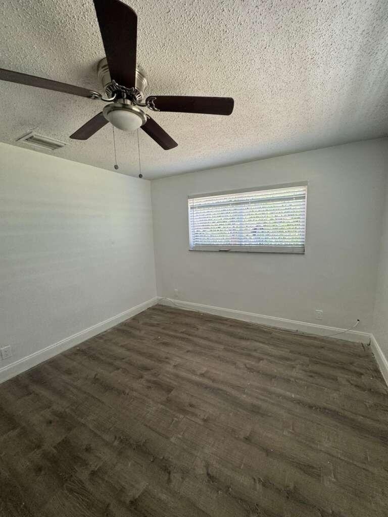 1123 Nw 3rd Avenue - Photo 2