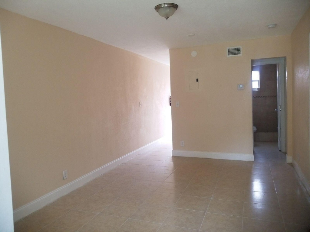 418 Nw 13th Avenue - Photo 2