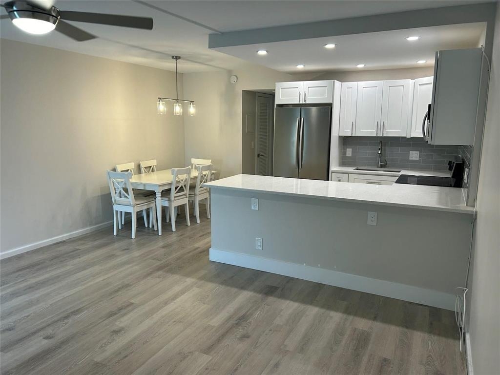 423 Markham T - Photo 2