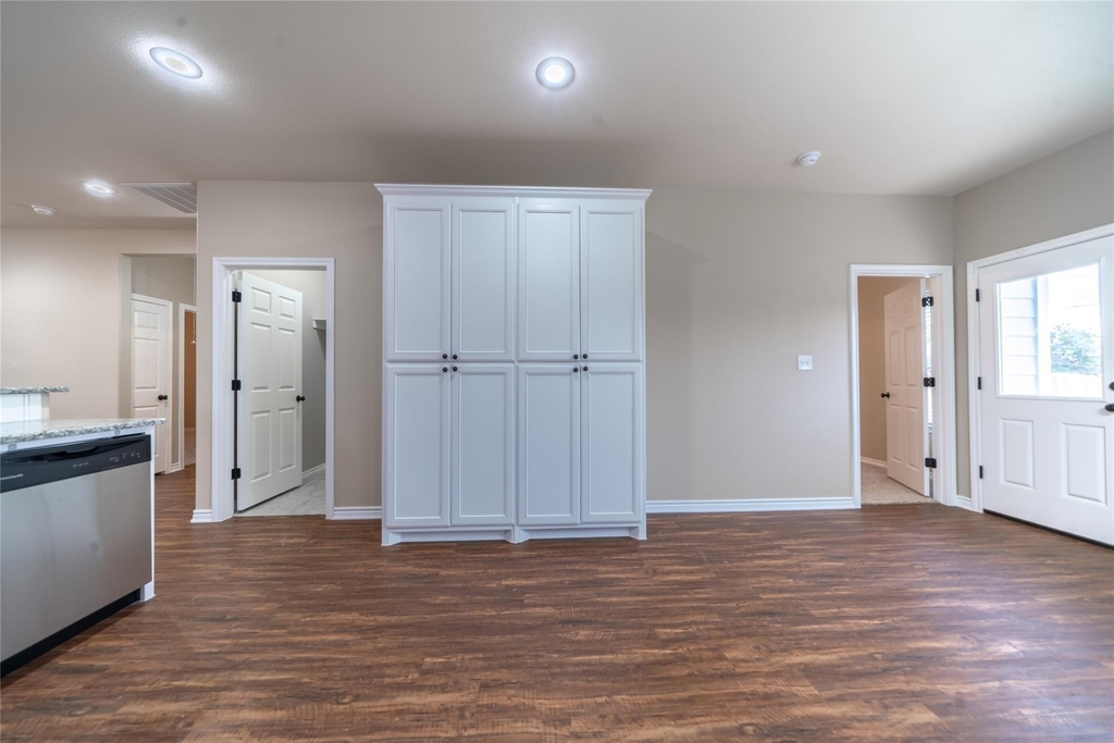 1030 W Gandy - Photo 9