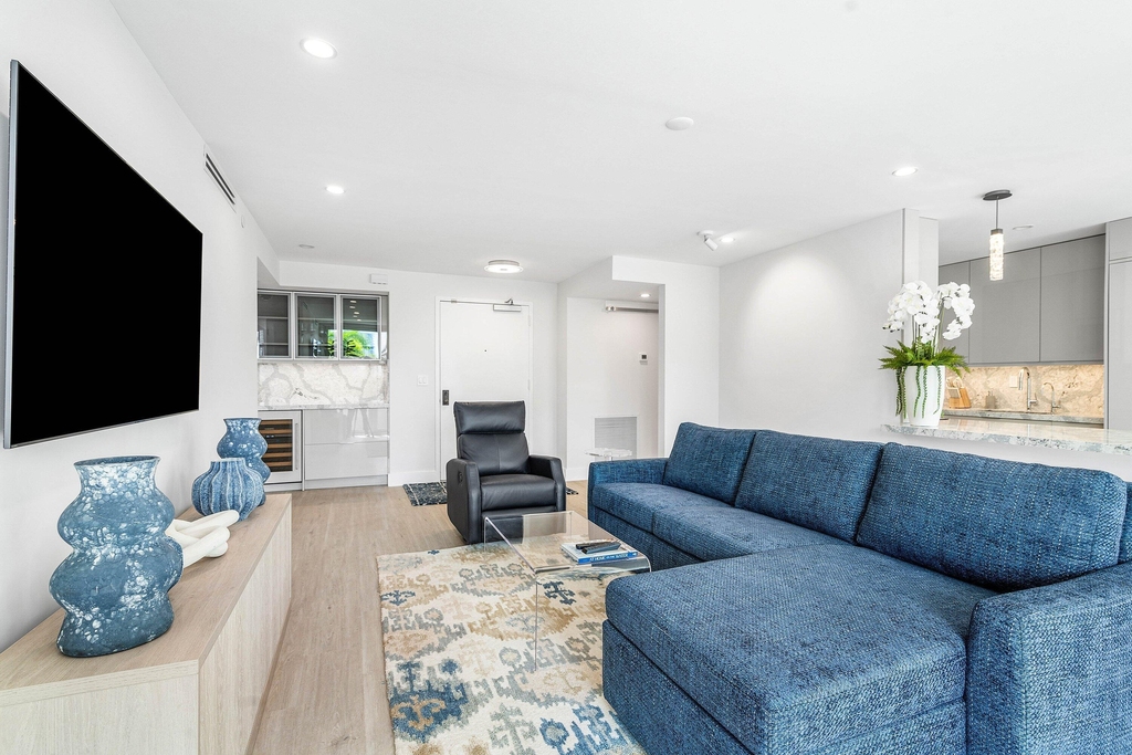 120 Se 5th Avenue - Photo 2