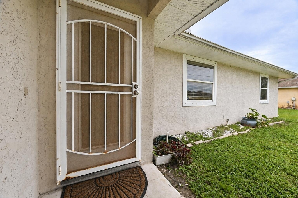 1755 Sw Castinet Lane - Photo 2