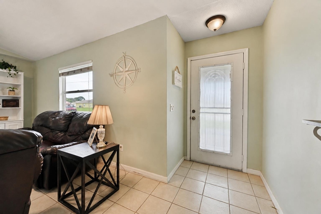 1755 Sw Castinet Lane - Photo 3
