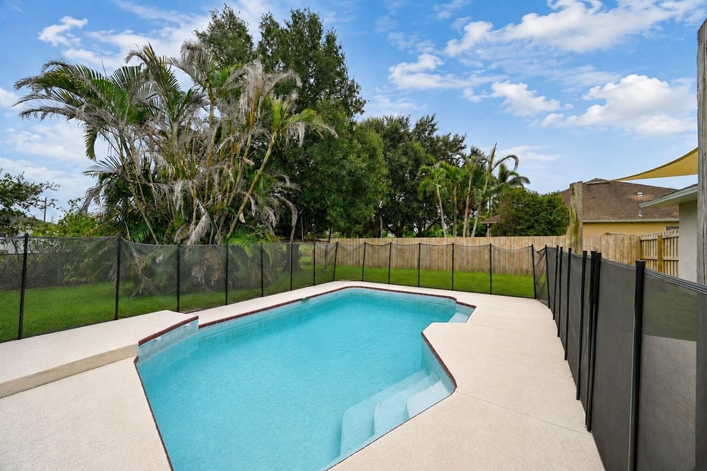 1755 Sw Castinet Lane - Photo 0
