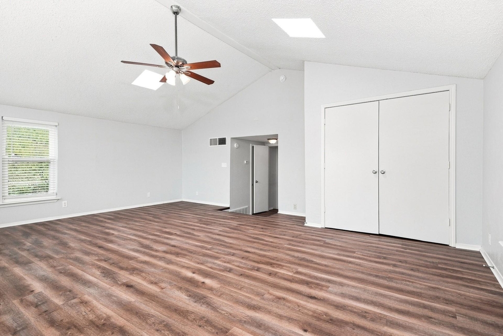 408 Cavender Court - Photo 4