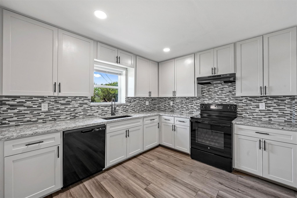 158 Lakeshore Drive - Photo 4