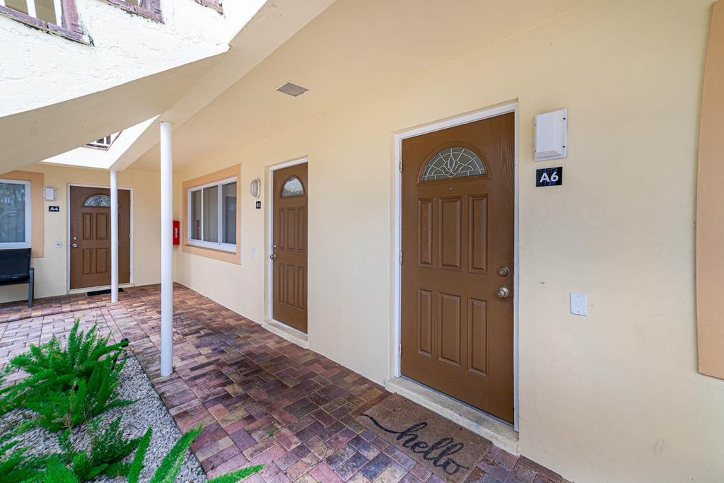 1649 Se 4th Street - Photo 3