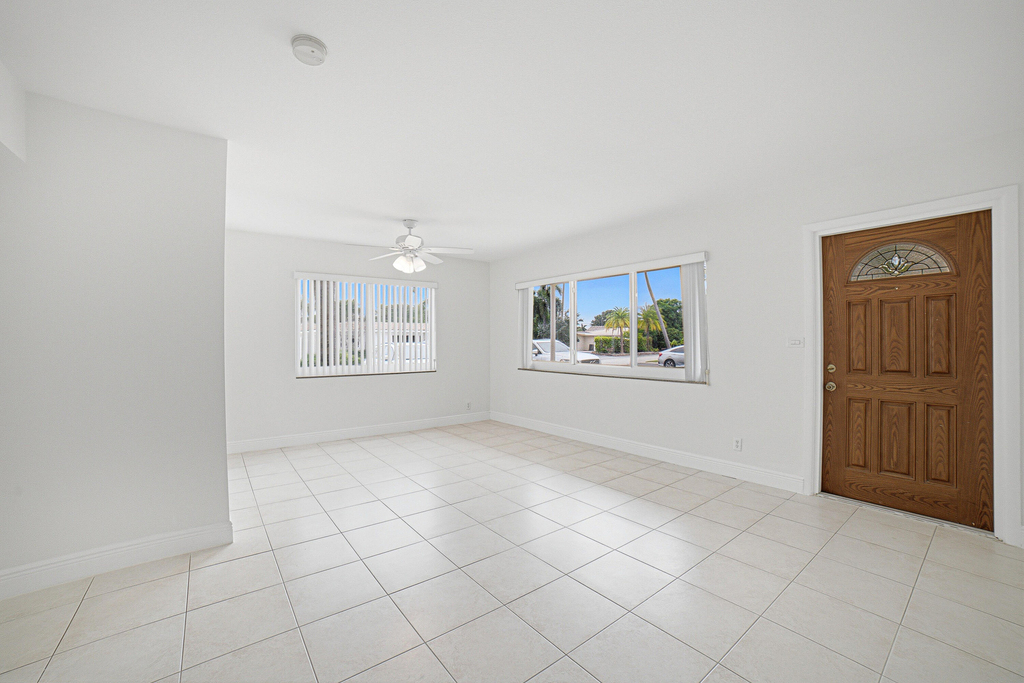 1649 Se 4th Street - Photo 4