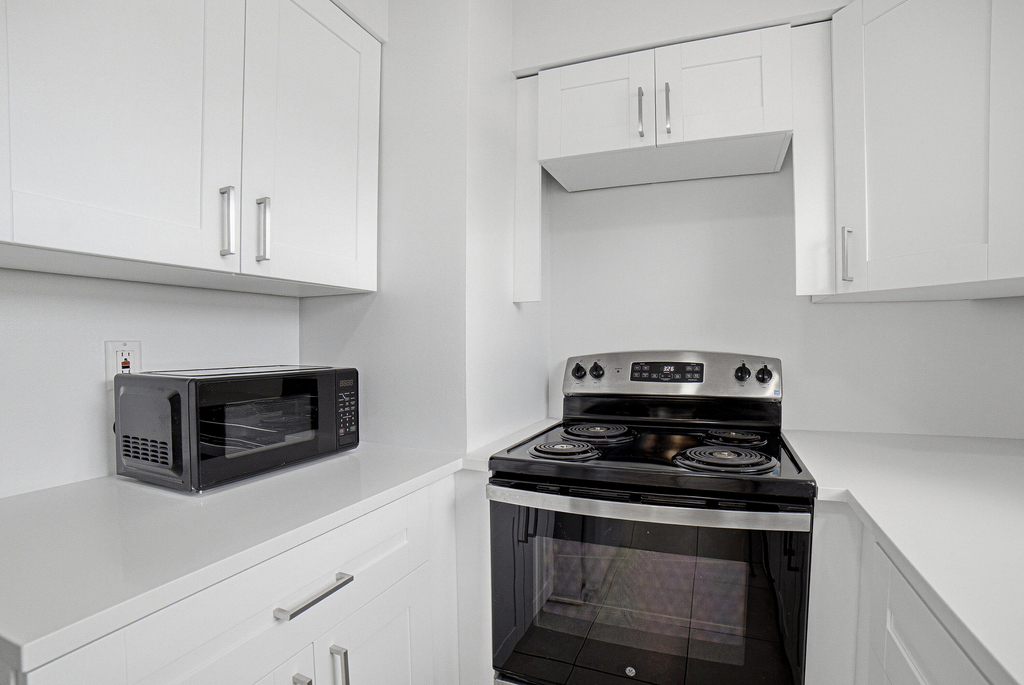 1649 Se 4th Street - Photo 9