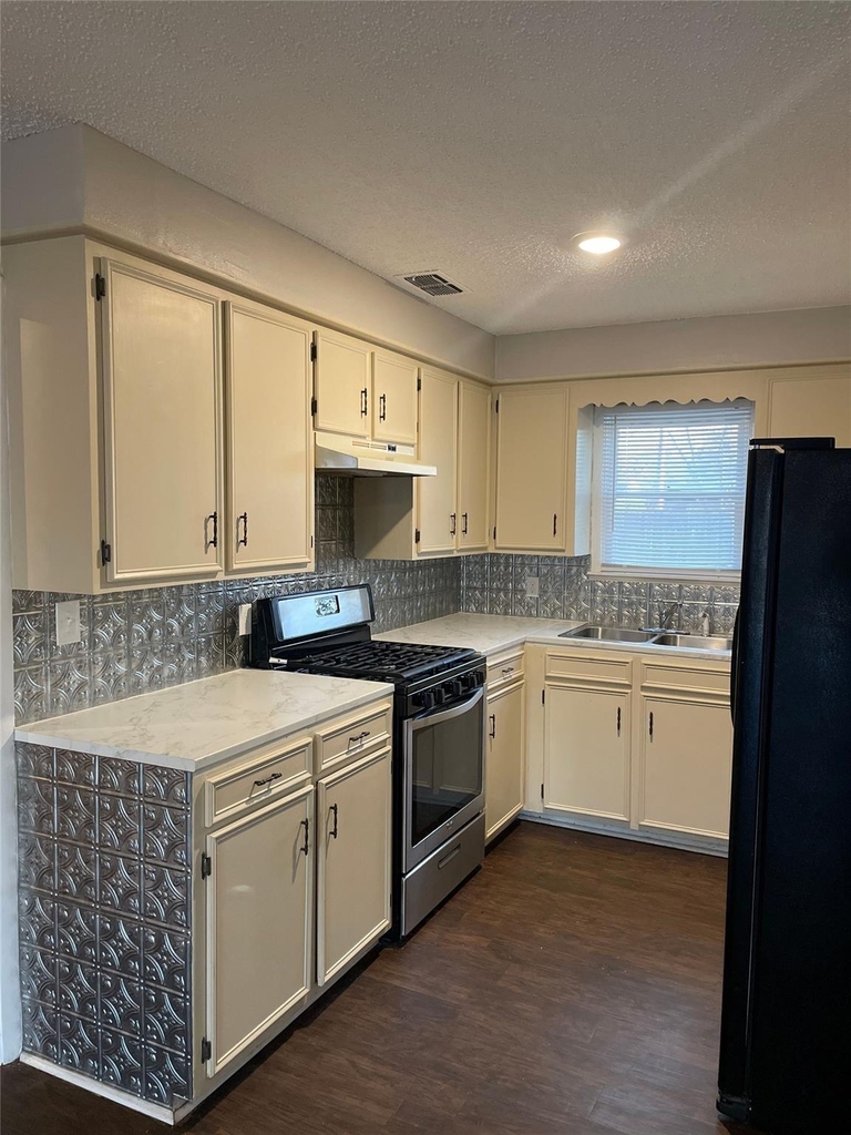 3231 Ivy Lane - Photo 2