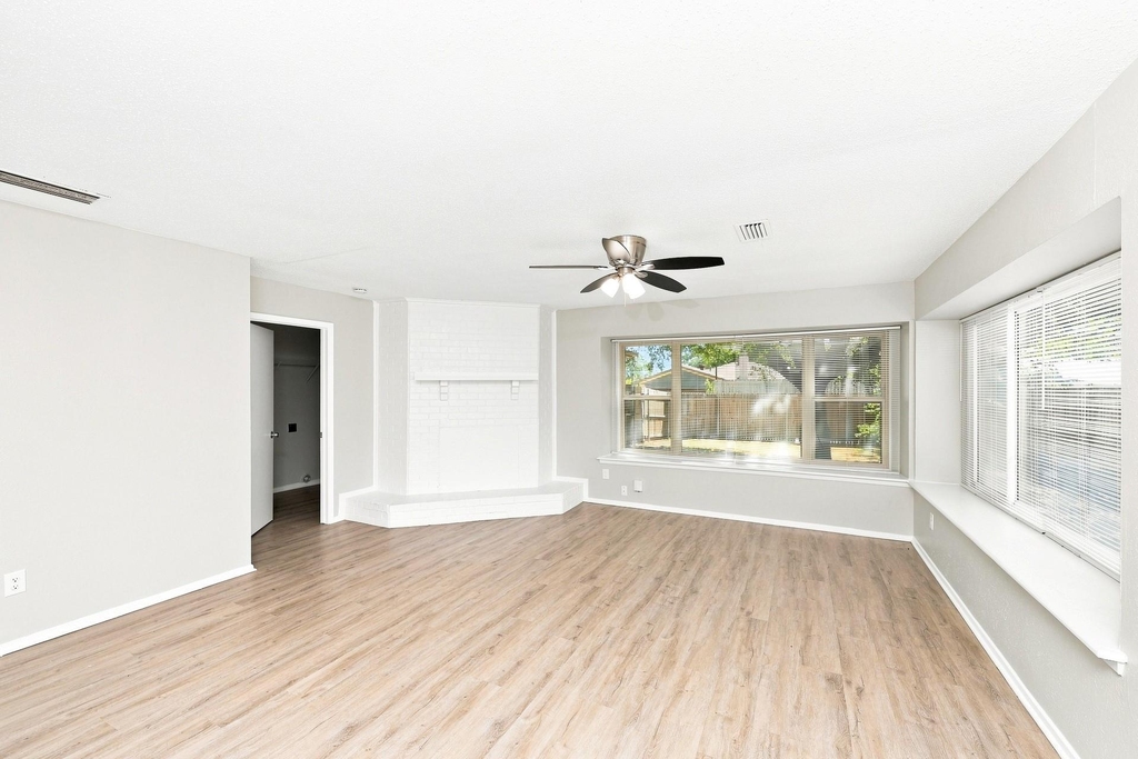 2718 Oakmont Drive - Photo 5