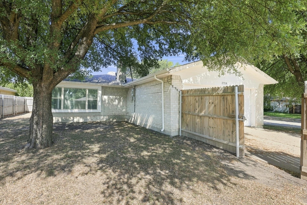 2718 Oakmont Drive - Photo 8