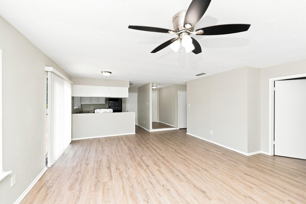 2718 Oakmont Drive - Photo 4