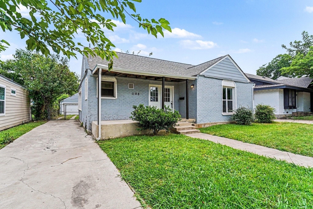 1108 E Robert Street - Photo 1