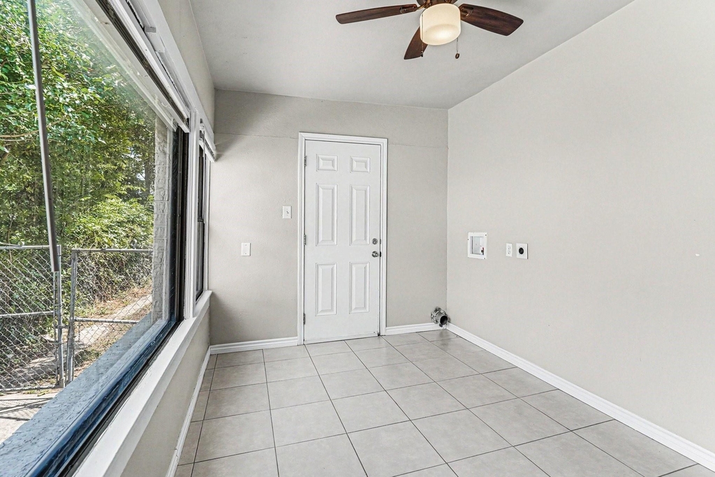 1108 E Robert Street - Photo 11