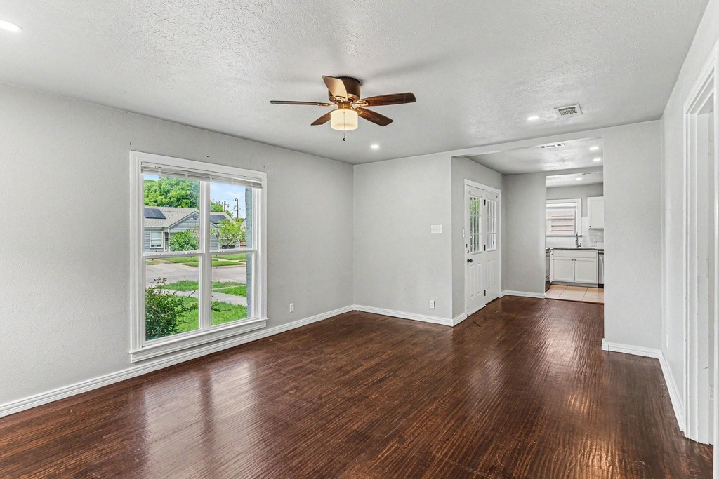 1108 E Robert Street - Photo 3
