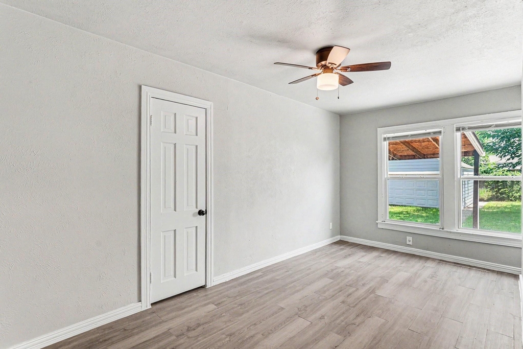 1108 E Robert Street - Photo 16