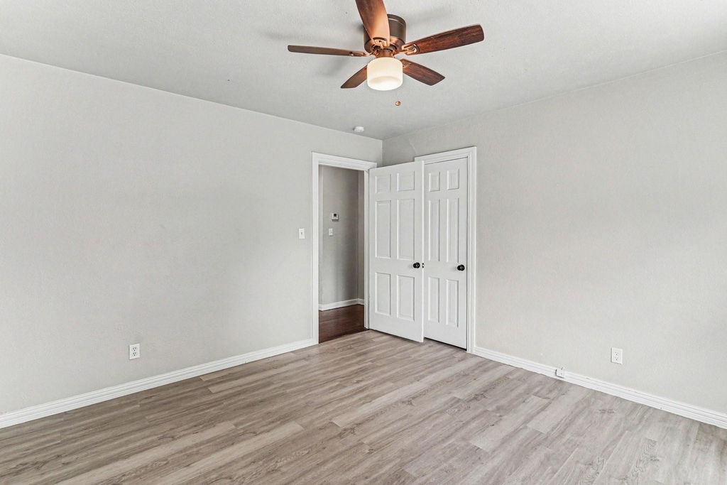 1108 E Robert Street - Photo 13