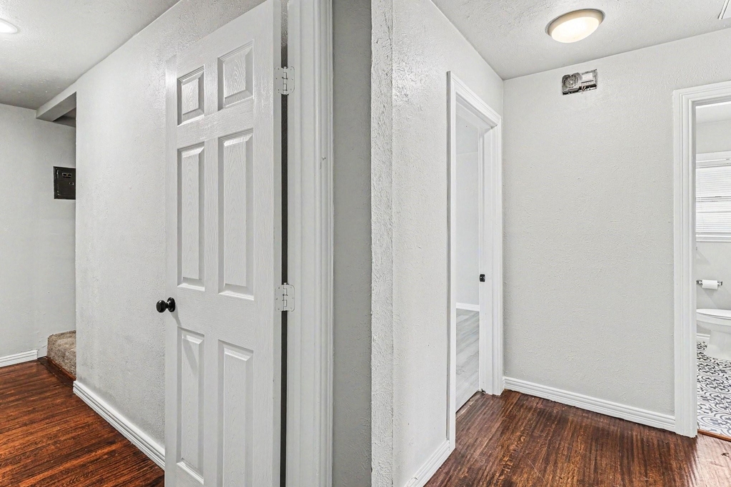 1108 E Robert Street - Photo 12