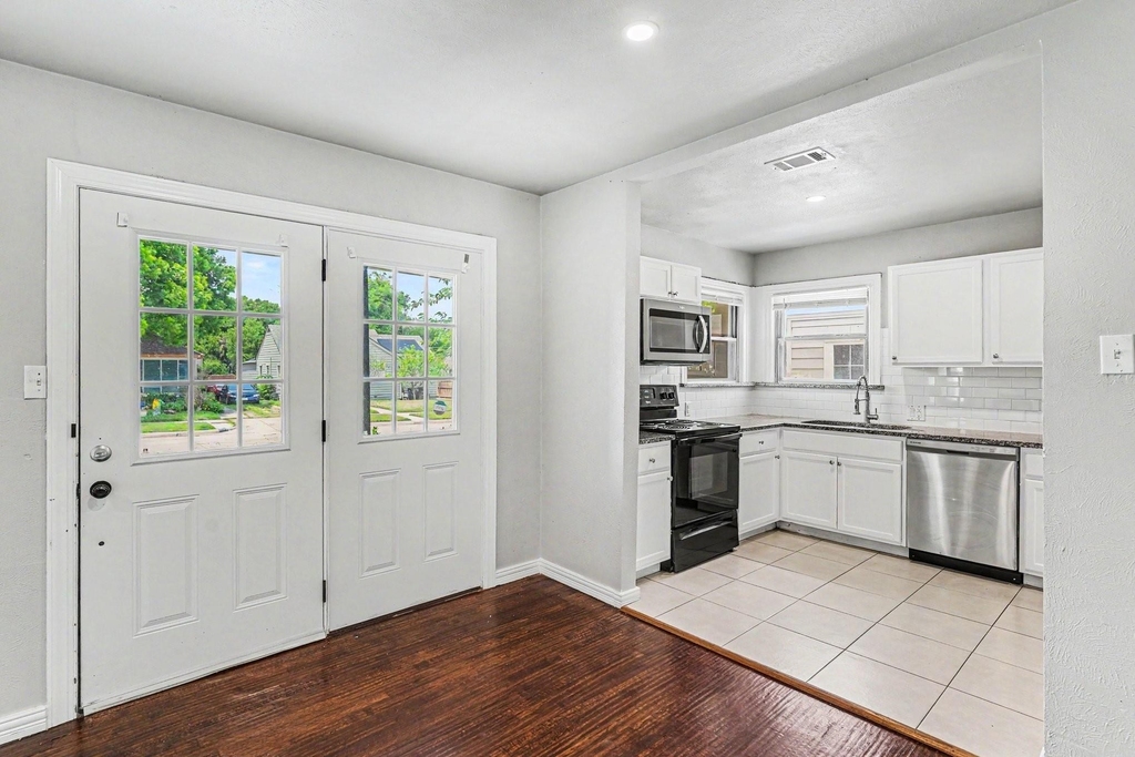 1108 E Robert Street - Photo 7