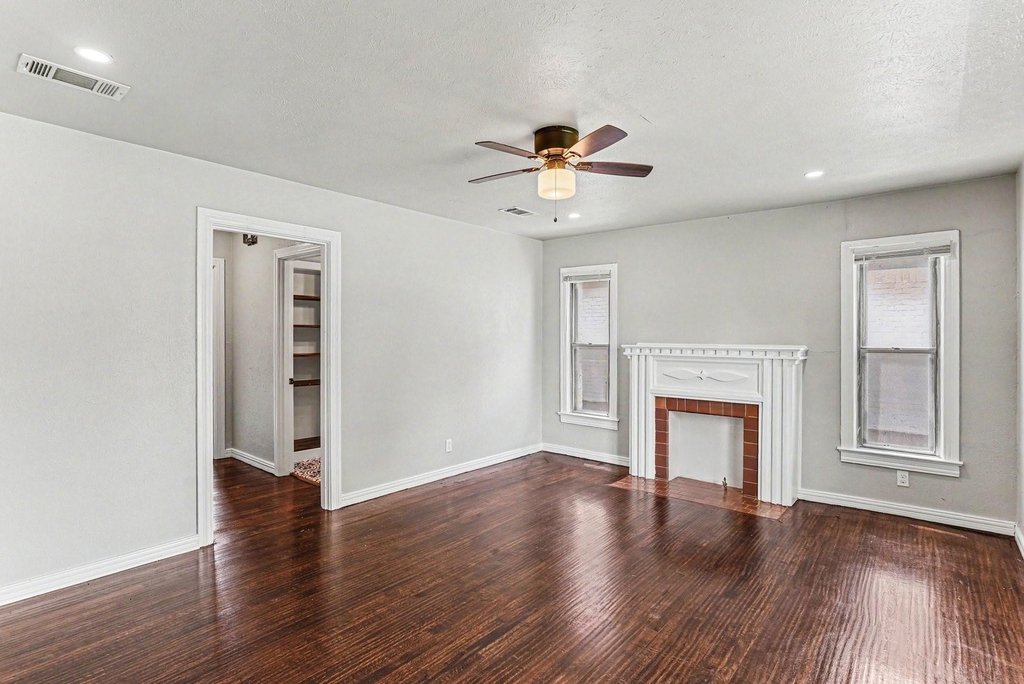 1108 E Robert Street - Photo 6