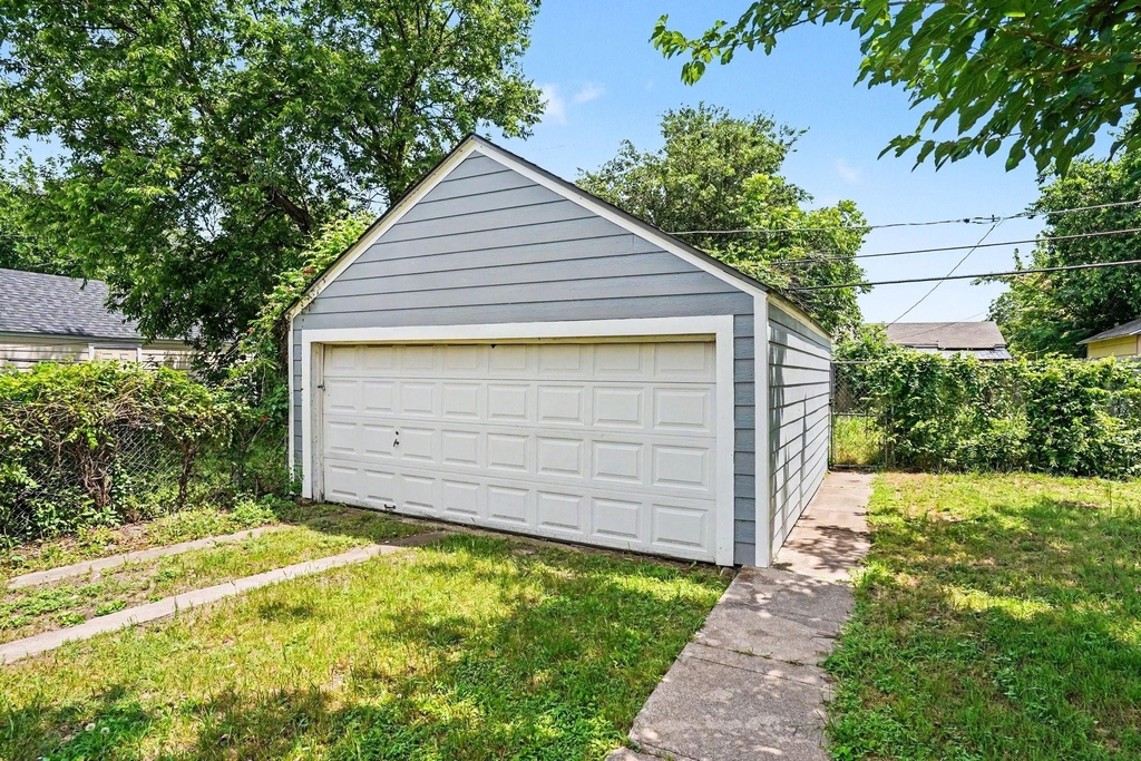 1108 E Robert Street - Photo 22
