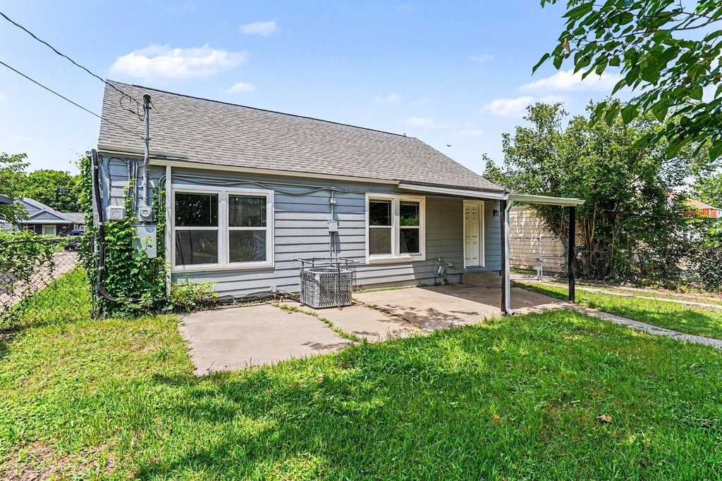 1108 E Robert Street - Photo 21