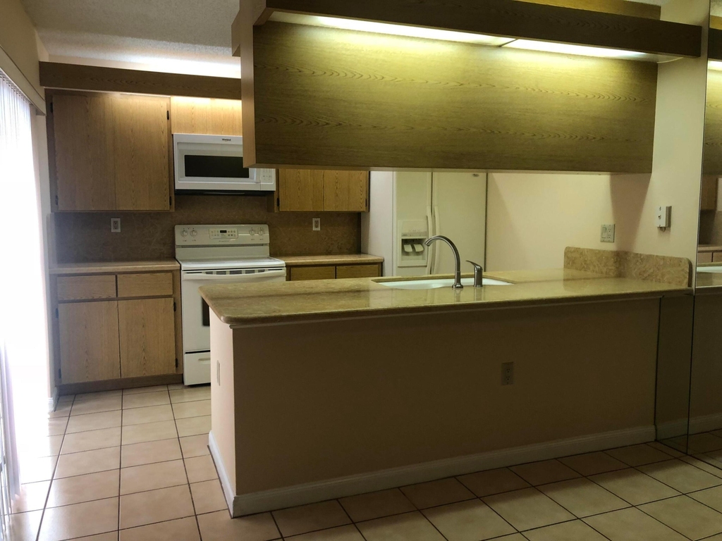 8008 80th Way - Photo 2