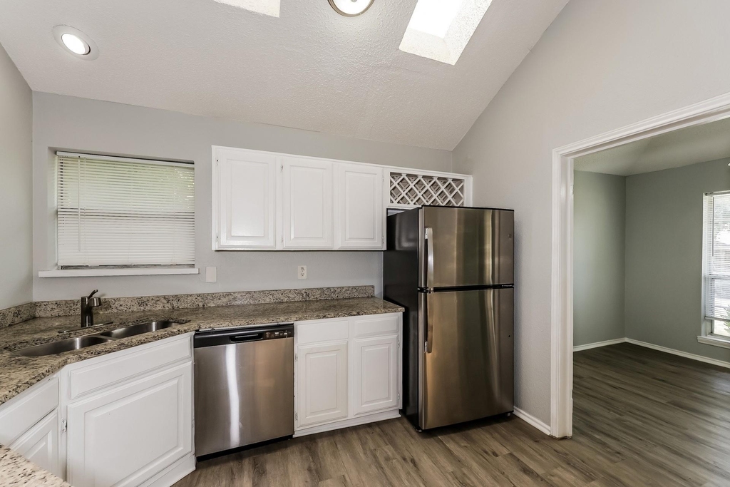 404 Derby Lane - Photo 1