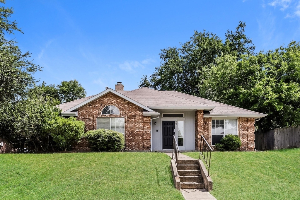 404 Derby Lane - Photo 0