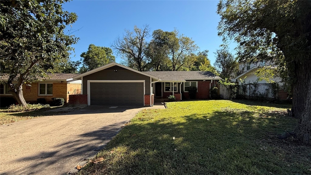 4014 Sun Valley Drive - Photo 0